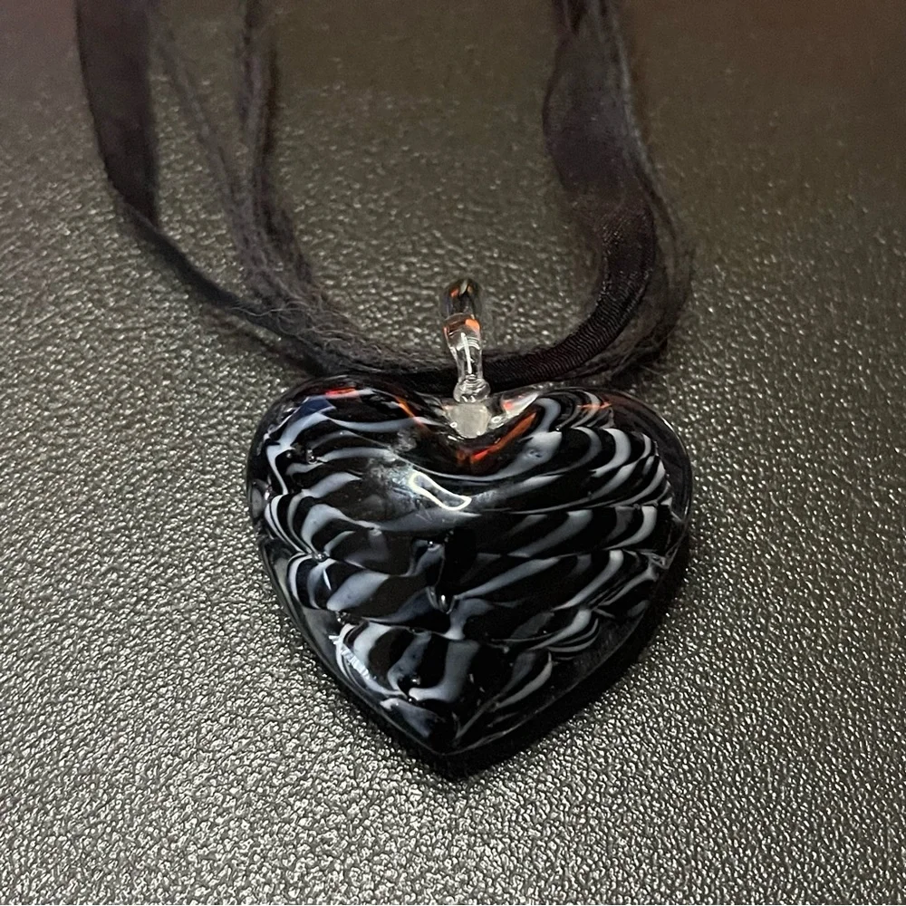 New Handmade Zebra Glass Blown Heavy Heart Gothic Velvet Lace Chocker Necklace